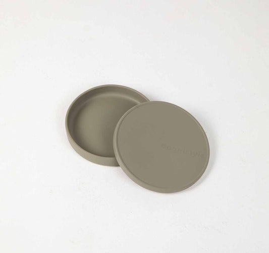 450ml non-slip, silicone dog food bowl with a secure, leak and smell-proof lid in green.